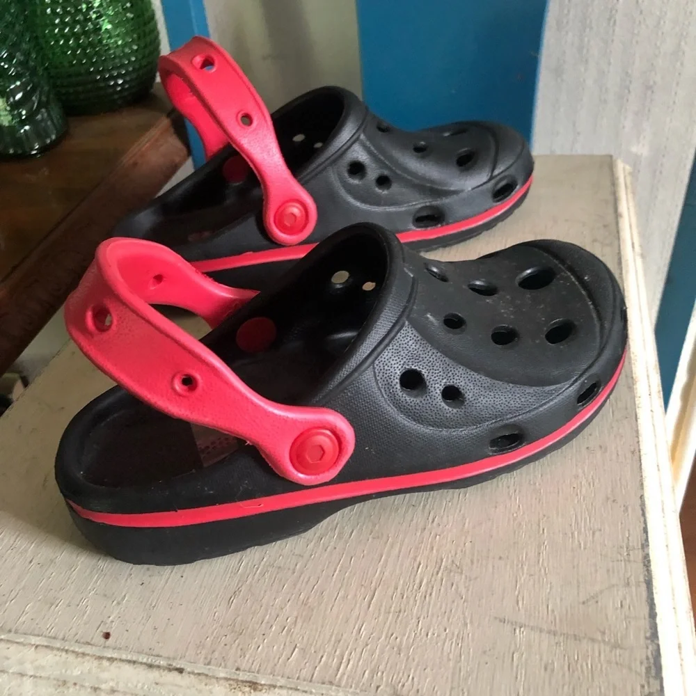 Black Clog with Pink Back Strap Kids Size 2 Slip on UNISEX